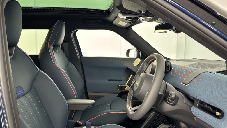 MINI Aceman 135kW E Classic 43kWh 5dr Auto Electric Hatchback